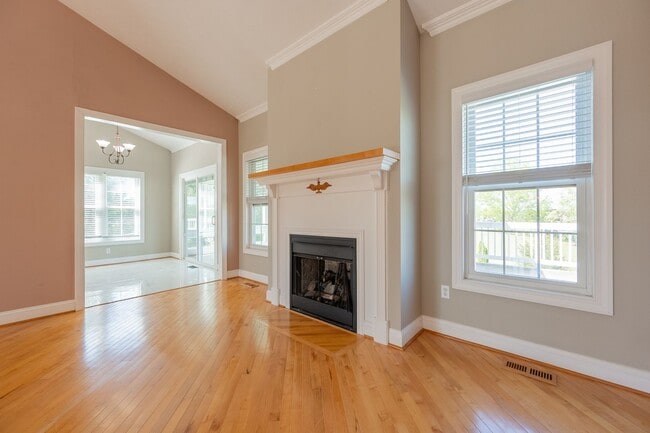 Building Photo - 1701 Stratford View Dr