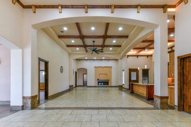 Building Photo - 8024 Canoncito Dr