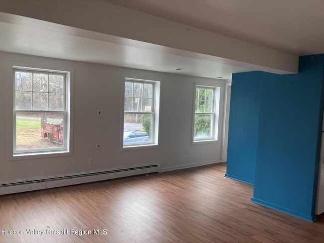 Building Photo - 133 N Rd