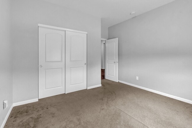 Building Photo - Beautiful low-maintenance ranch home with turf in front and back!