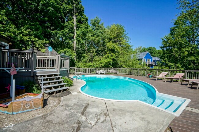 Building Photo - 858 Cedar Wood