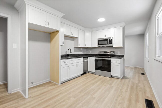 Building Photo - 105 Sumpter Dr