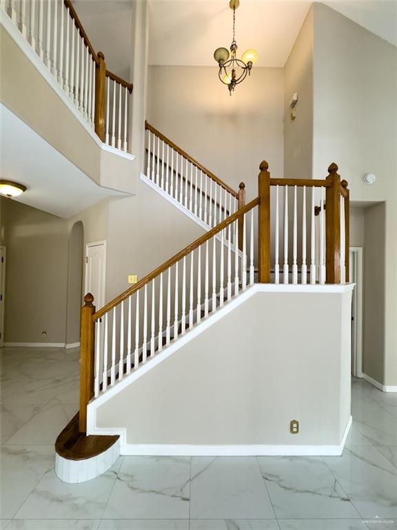 Building Photo - 38 San Sebastian St