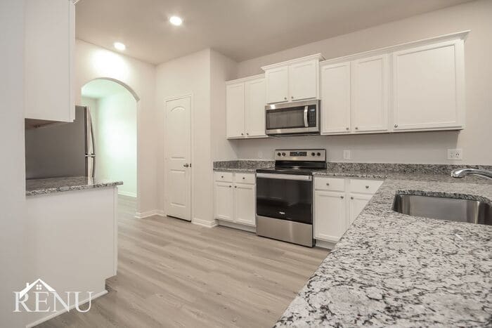 Building Photo - 25334 Shadowdale Dr