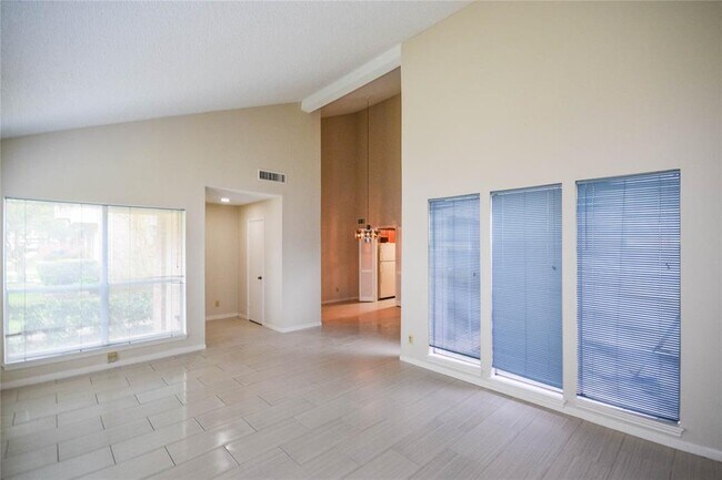 Building Photo - 9262 Westwood Village Dr