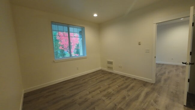 Building Photo - Sunny and Bright 2 Bedroom 1 Bathroom Cond...