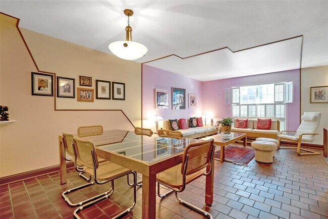 Building Photo - 5851 Doliver Dr