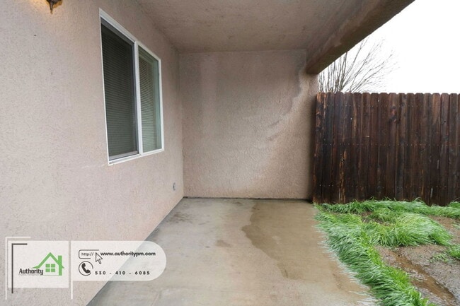 Building Photo - 22371 Rio Alto Dr