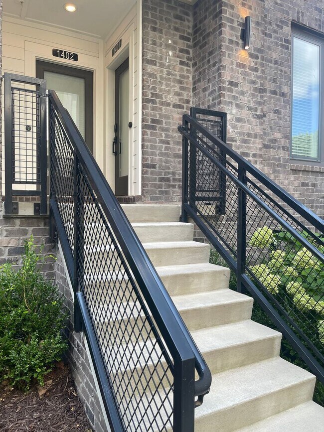 Building Photo - Beautiful Grant Park Condo