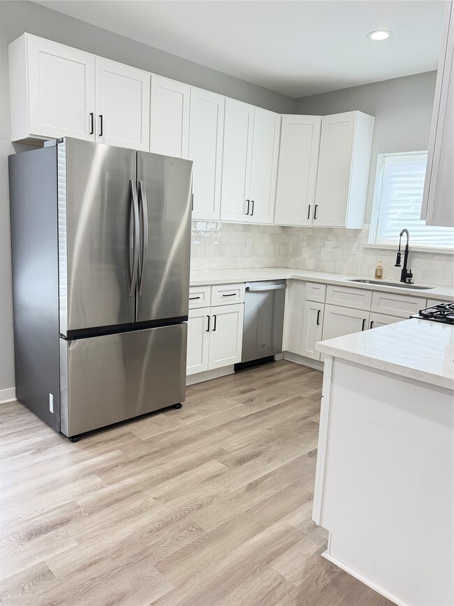 Building Photo - 8402 Double