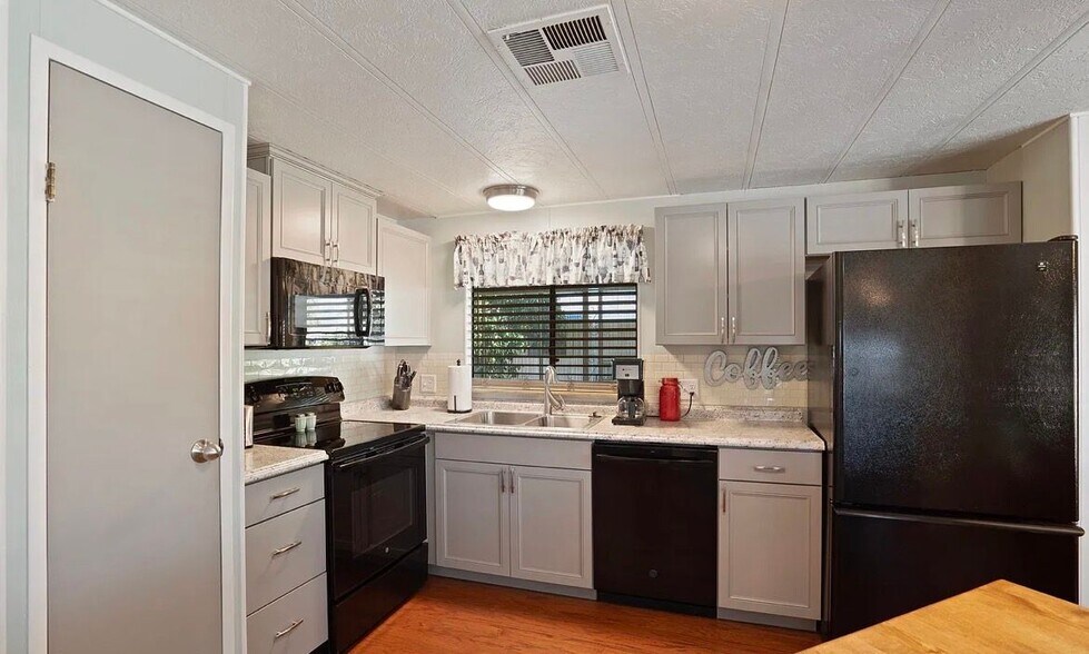 Building Photo - 8103 E Southern Ave