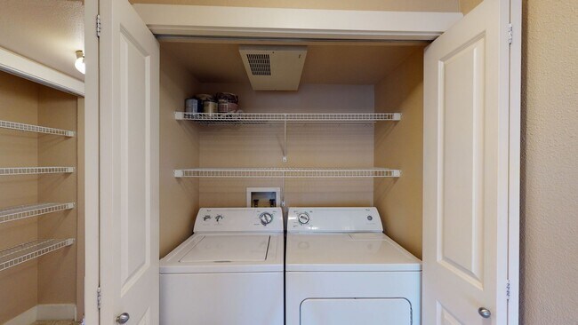 Building Photo - Gold Pointe condo!  2 Bed, 2 Bath Condo w/2 parking spaces, MOVE IN SPECIAL - Available NOW!