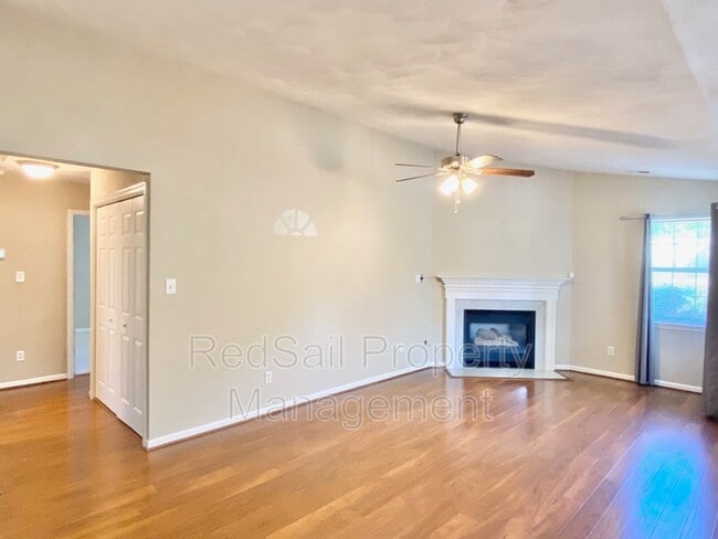 Building Photo - 145 Bridle Ln