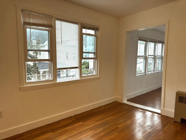 Building Photo - 40 Almont St