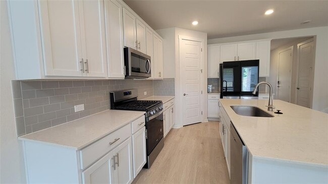 Building Photo - 429 Tinto St