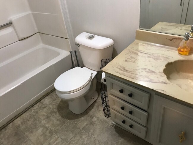 Building Photo - 200 Darrow Rd