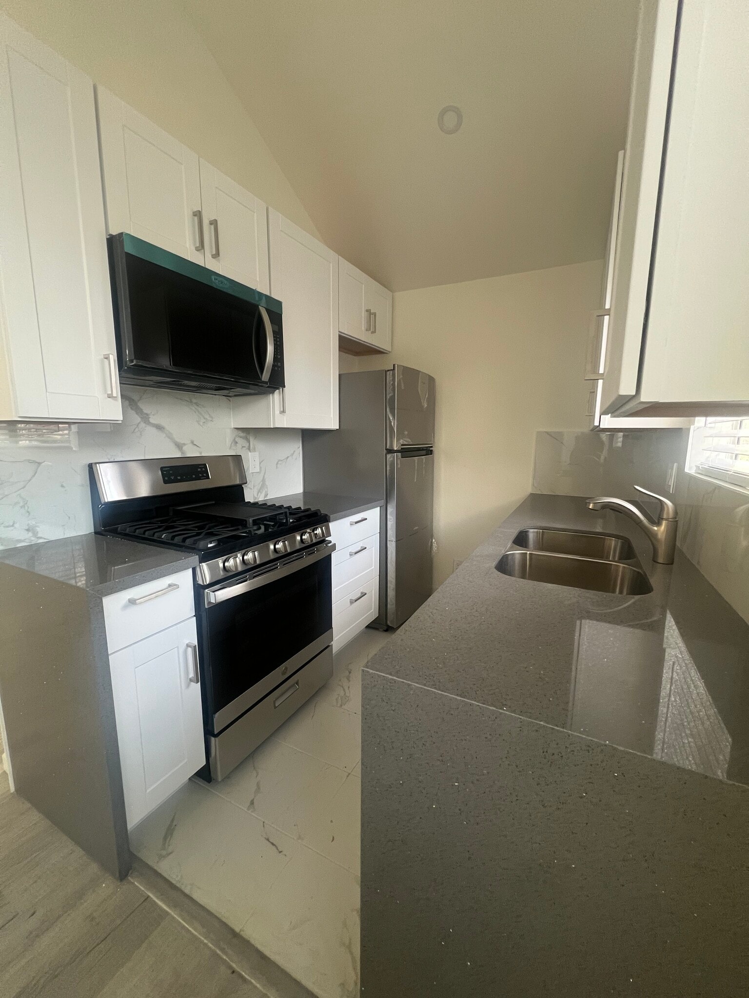 Building Photo - 3250 Andrita St