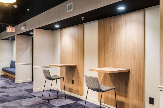 Building Photo - 205 W 4th St