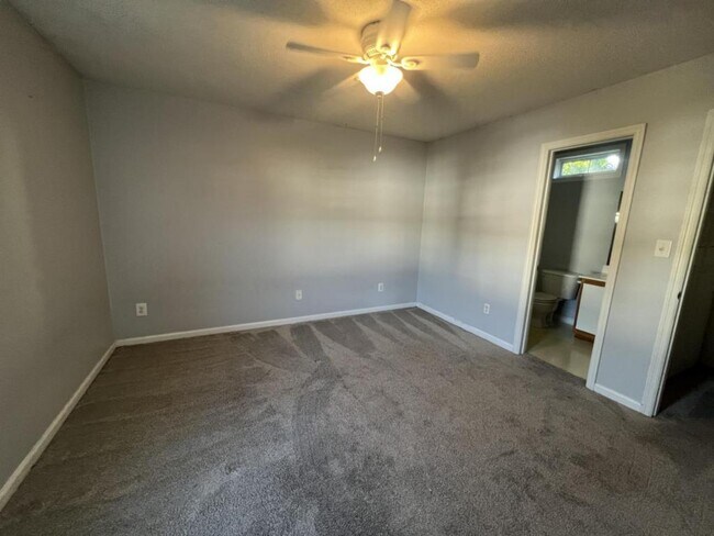 Building Photo - 208 Winners Circle