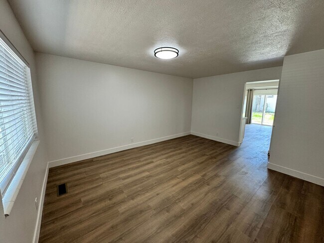 Building Photo - 235 W 400 N