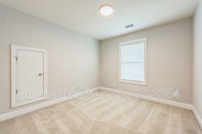 Building Photo - 1016 Ridgehaven Rd