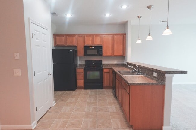 Building Photo - Coming Available