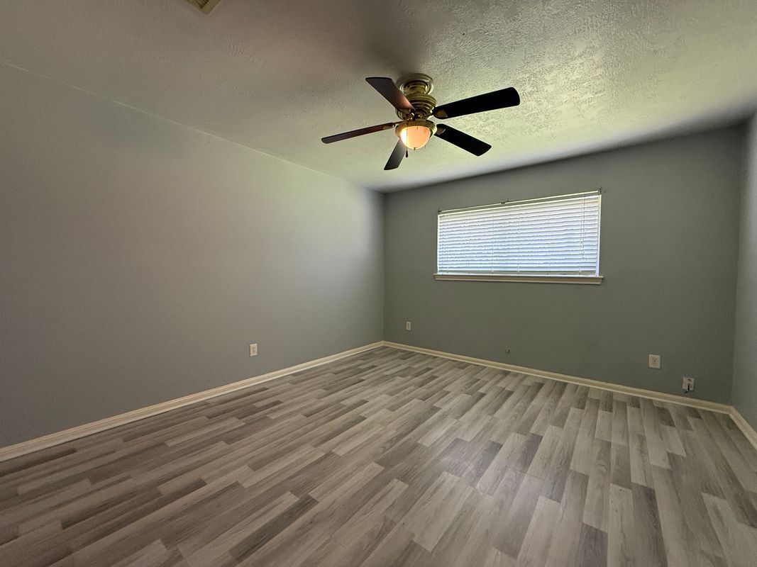 Building Photo - 422 Gamewood Dr