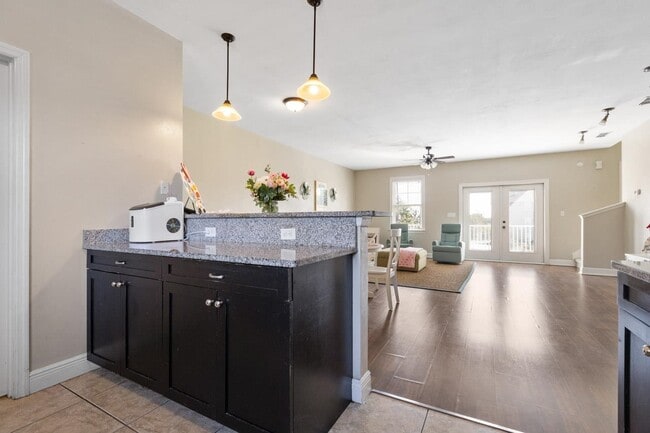 Building Photo - 256 Soho Ct