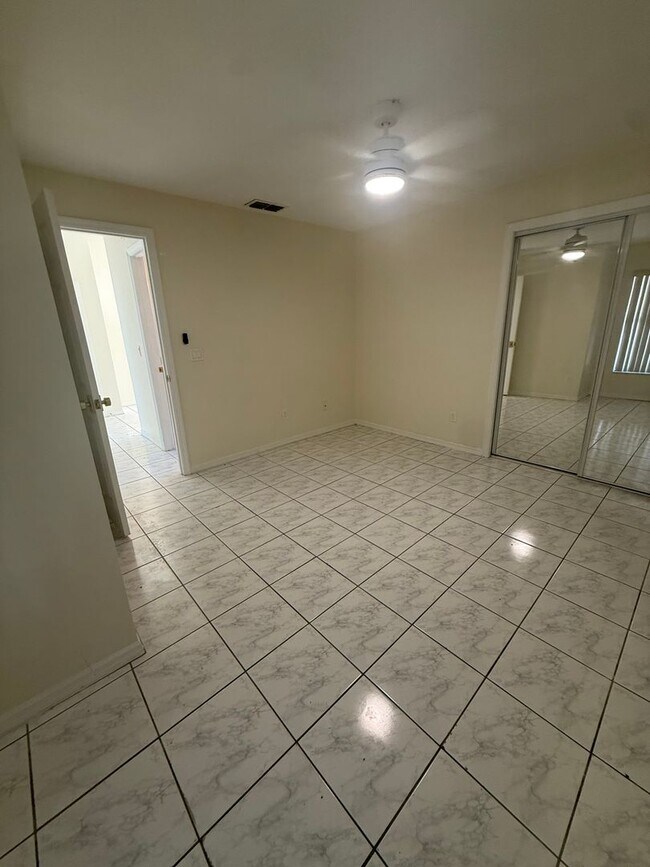Building Photo - 8102 Ibiza Ct S