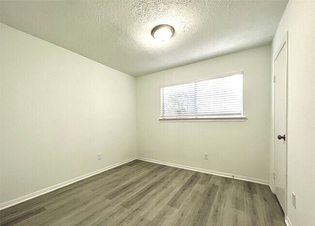 Building Photo - 947 Grand Jct Dr