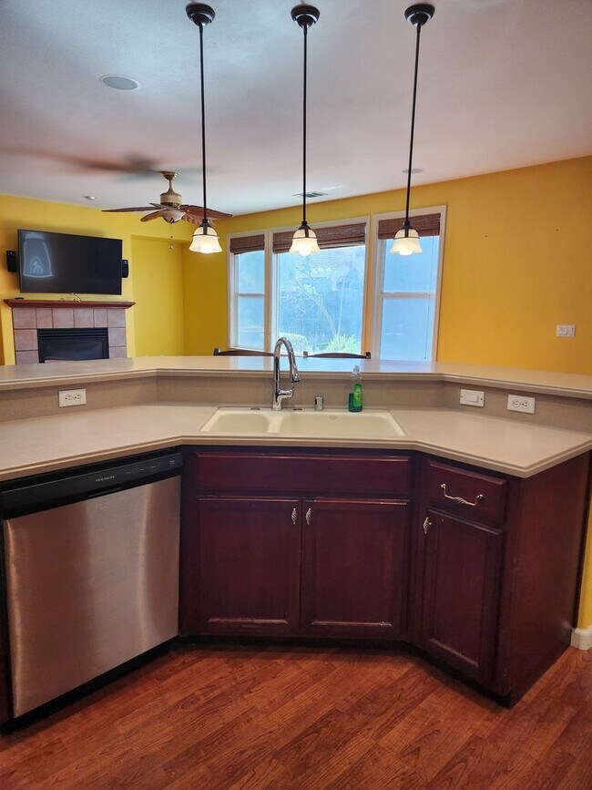 Building Photo - 5 Bedroom 3 Bathroom with 3 car Garage in the Sylvan School District