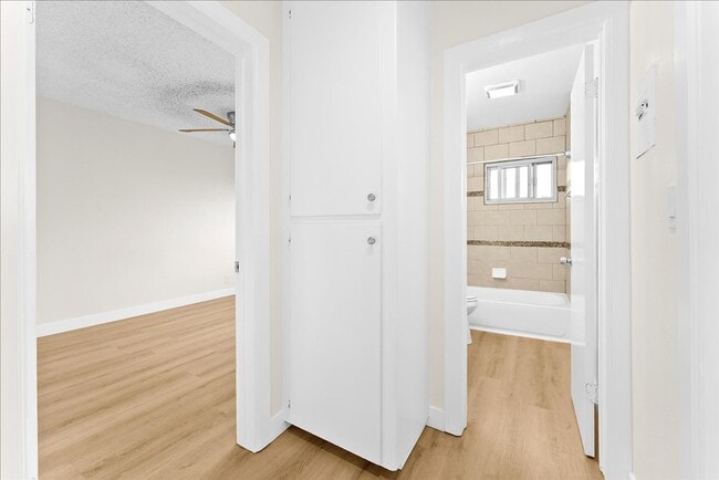 Building Photo - 3116 W 99th St
