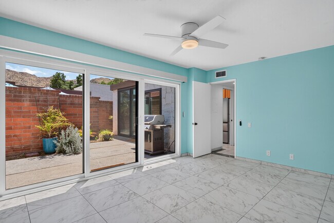 Building Photo - 2490 E Miramonte Cir