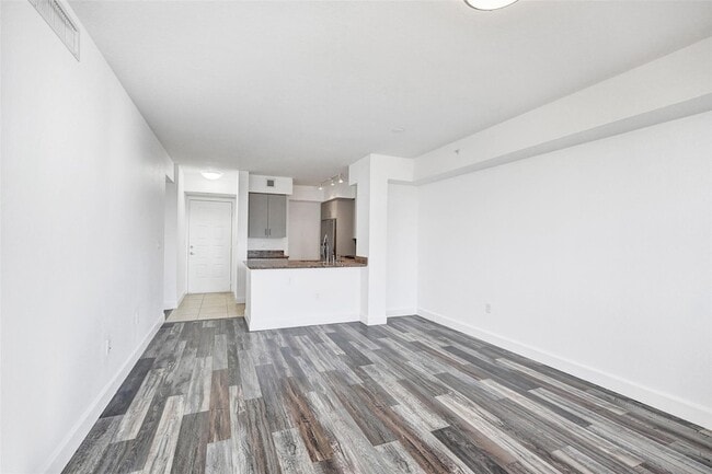 Building Photo - 1830 Radius Dr