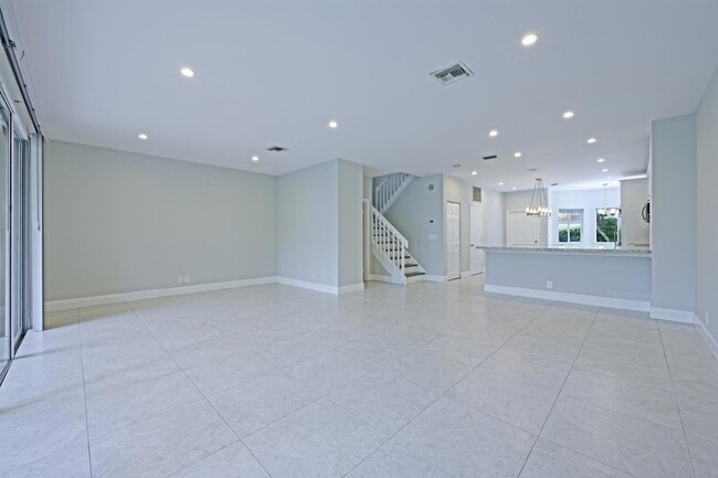 Building Photo - 6817 Via Regina