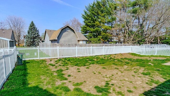 Building Photo - 4110 Ivanhoe St