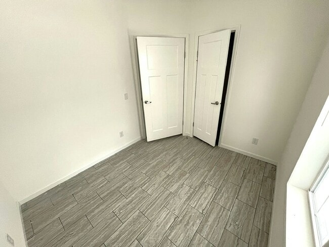 Building Photo - 5644 Woodford St