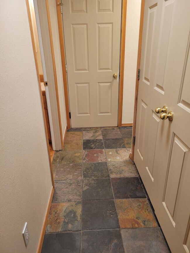 Building Photo - Newly painted  2,000+ sq home with RV parking