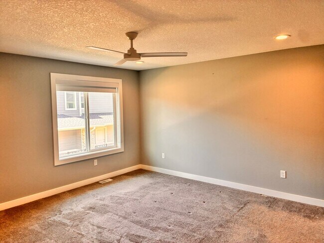 Building Photo - 3BR 2.5ba Townhome in Waukee