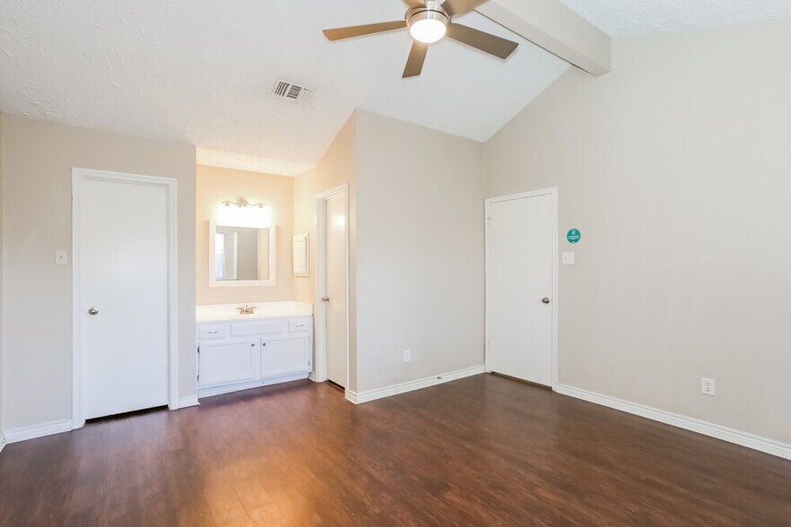 Building Photo - 11 Crestbriar Ct