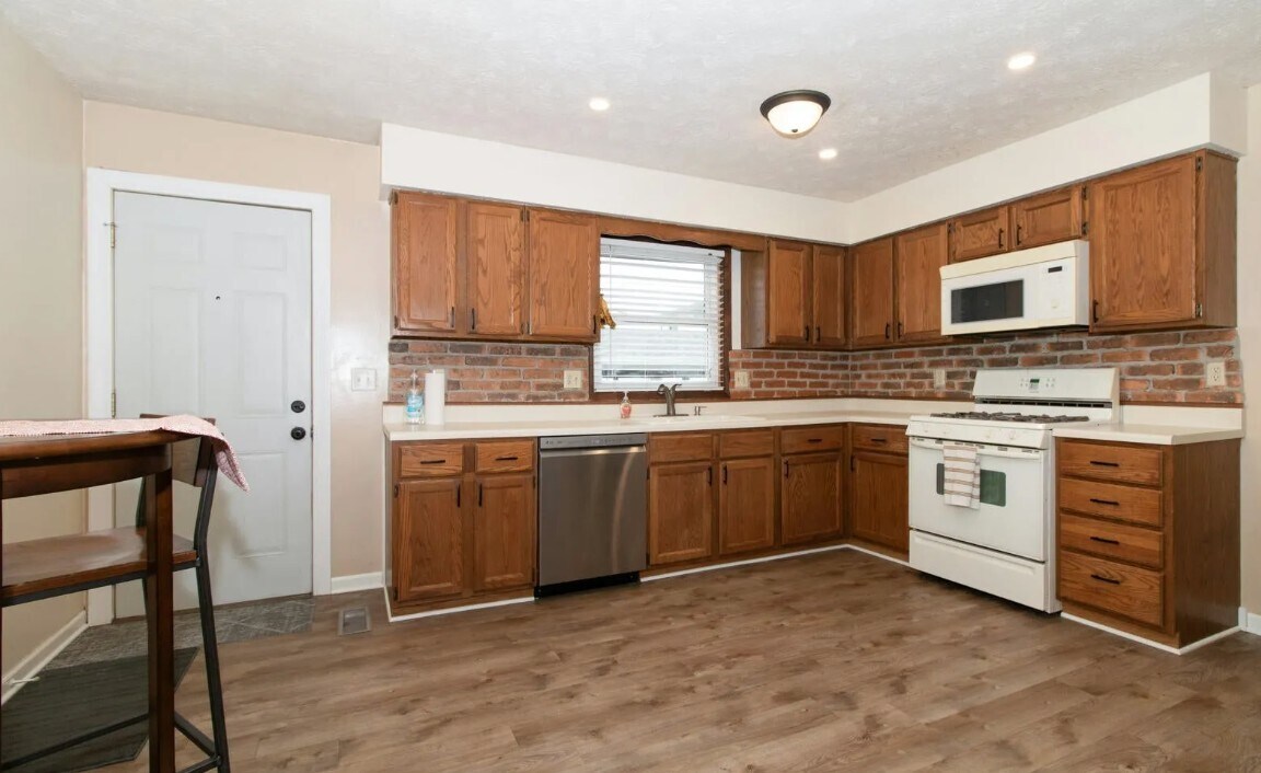 Building Photo - 1709 Rockingham Dr