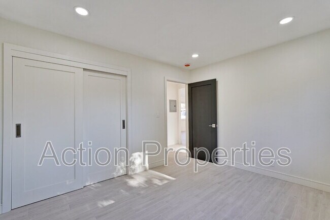 Building Photo - 664 Ehrhorn Ave