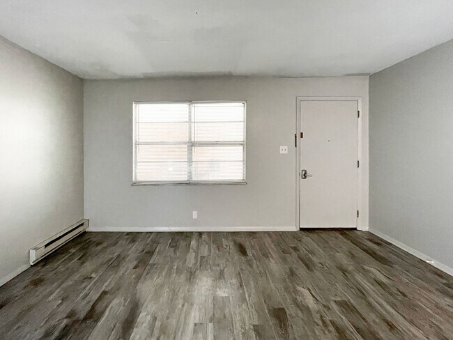 Building Photo - Close to Campus and McGalliard Road