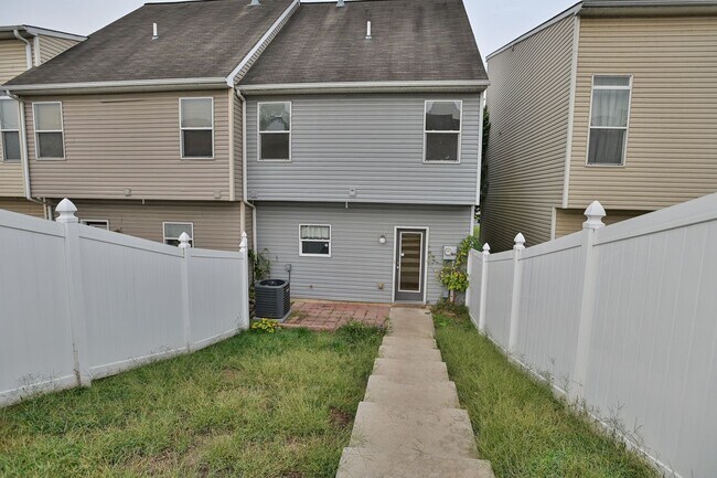Building Photo - 3 Bedroom Single Family in Midtown with Pa...