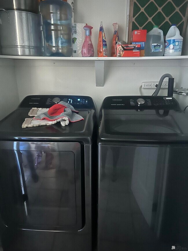 Building Photo - 333 E 30th St