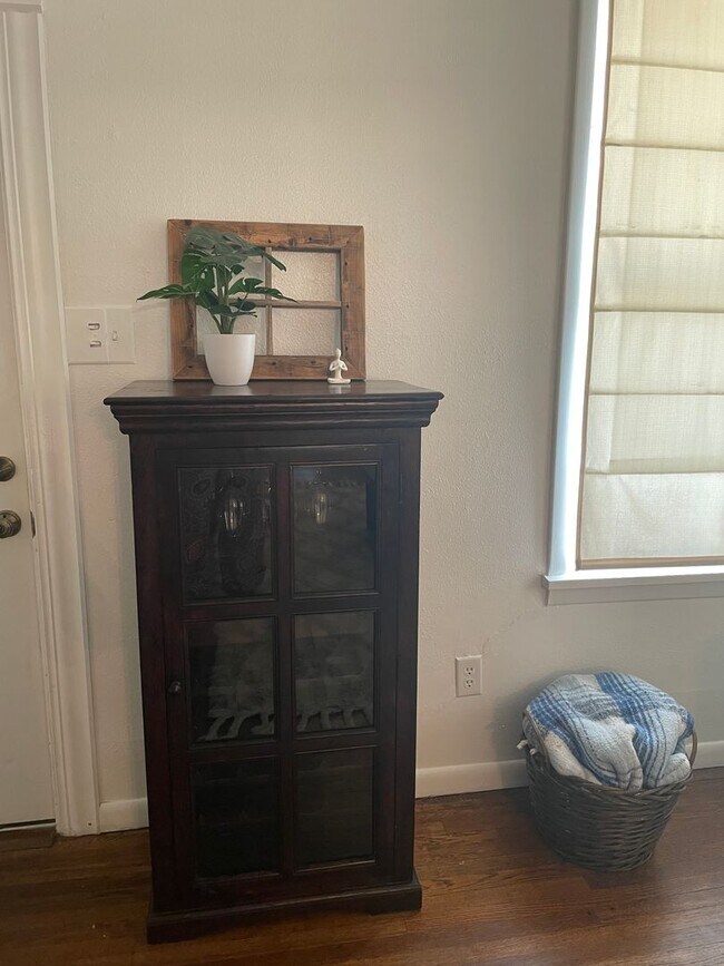 Building Photo - Great short term stay property! Nightly to monthly stays available!!