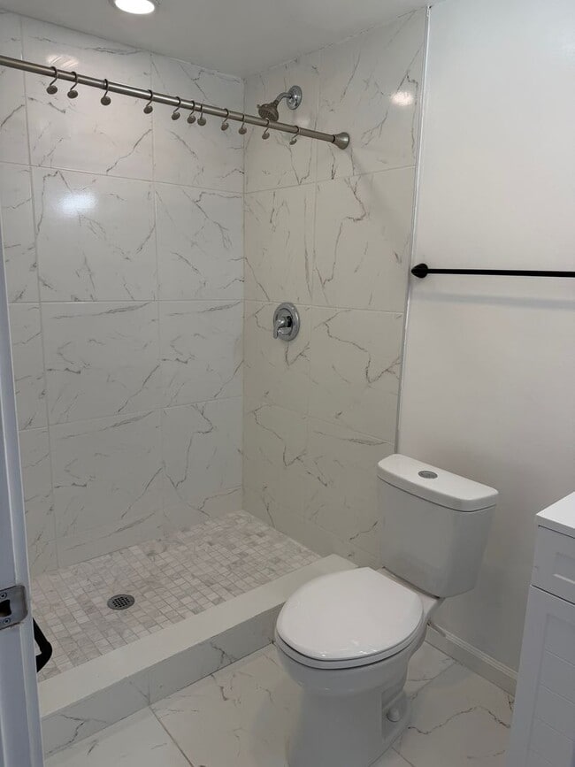 Building Photo - Arlington