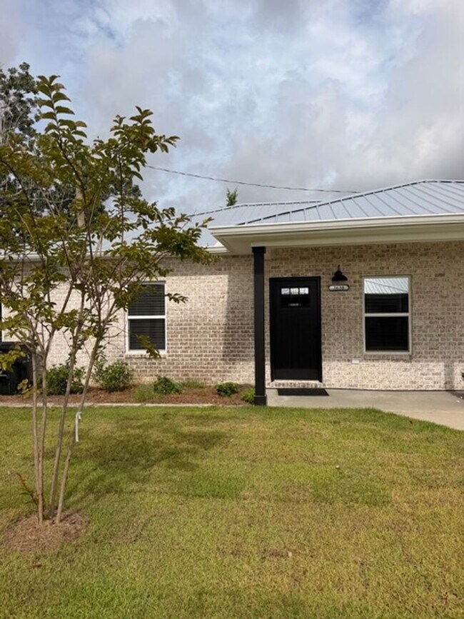 Building Photo - Orlando Rd Duplexes