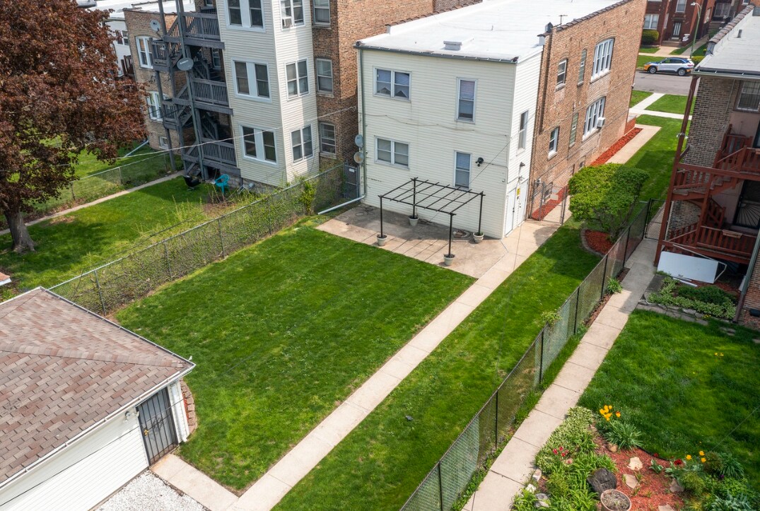 Building Photo - 7414 S Prairie Ave