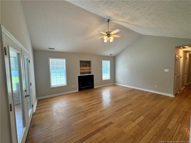 Building Photo - 130 Hosta Dr
